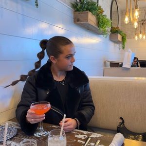 Meet your Posher, Jillian